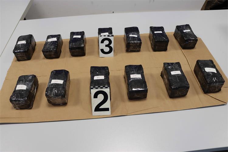 VIDEO/FOTO: Policija i carina na MCGP Karasovići pronašli pola milijuna eura