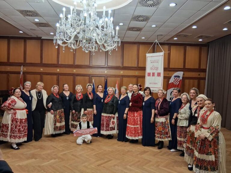 Klapa Amfora zapjevala na festivalu “Hrvatska u Pragu”