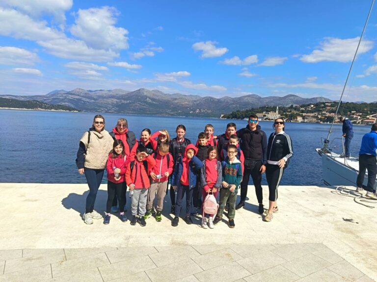 Jedriličari i atletičari u akciji čišćenja obale – od prikupljene plastike napravit će pokale za Elafiti slalom