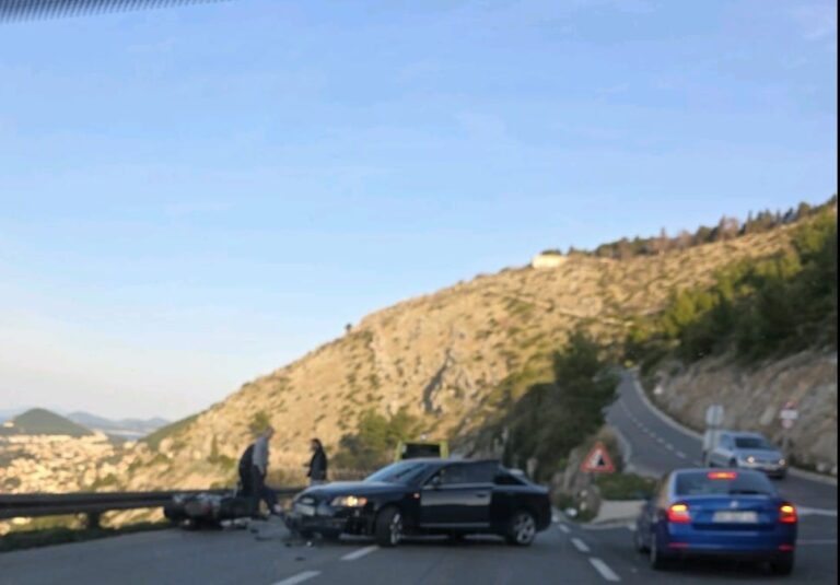 Prometna nezgoda na skretanju za Bosanku, nastaju kolone na ulazu u grad