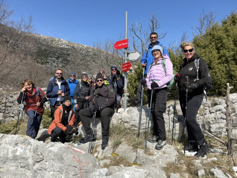 FOTO: Sniježničarke i Sniježničari na izletu u Vrgorskom gorju