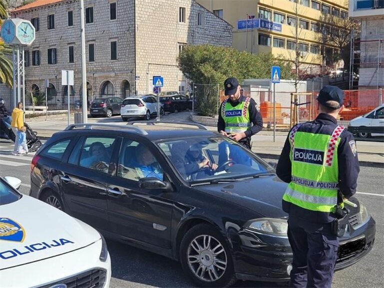 Zajednički u prevenciji – najuzorniji vozači nagrađeni vaučerom za kolač i kavu