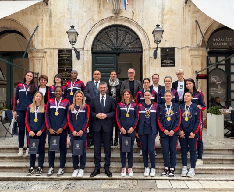 Franković košarkašicama Raguse: Upisane ste zlatnim slovima u povijest