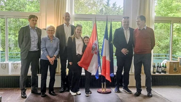 Bridž klub Dubrovnik sudjelovao na turniru u francuskom Rueil-Malmaisonu