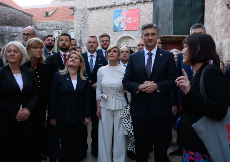 Plenković sa šefovima vlada i država prošetao Stradunom