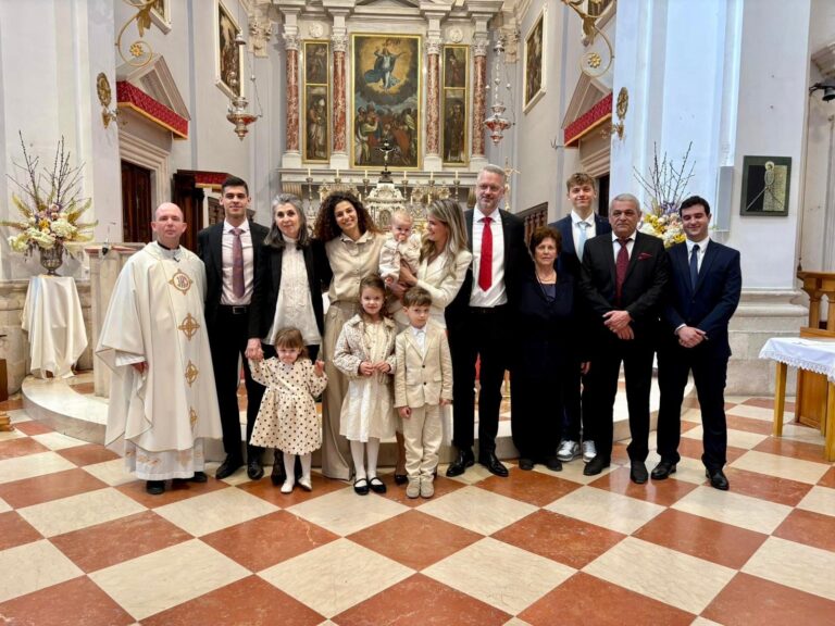 VESELJE U OBITELJI dr. PAVA KOSTOPEČA Krštenje male Pavle u dubrovačkoj Katedrali