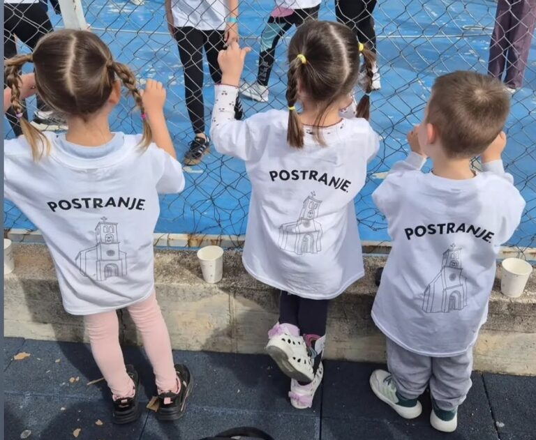 ZAJEDNIŠTVO U ŽUPI Majicom i igrom u Postranju do lijepog i plemenitog cilja