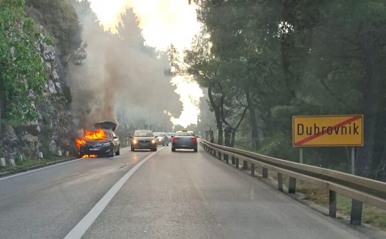 DETALJI Na magistrali jutros u potpunosti izgorjelo osobno vozilo