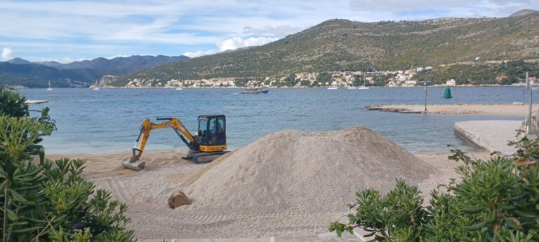 Pripreme za sezonu kupanja na Copacabani