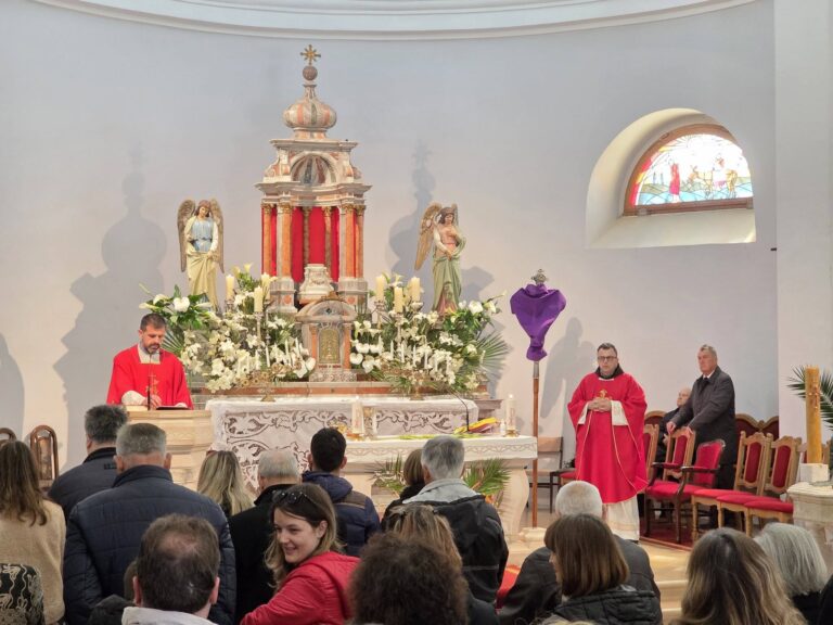 “Sunce što drukčije grije” – jedinstveni duhovni događaj u Veloj luci na Korčuli