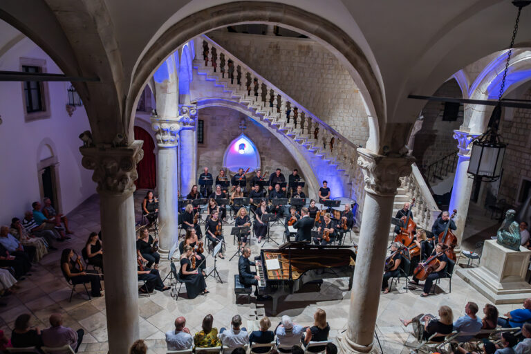 Postani pretplatnik i član velike glazbene obitelji Dubrovačkog simfonijskog orkestra