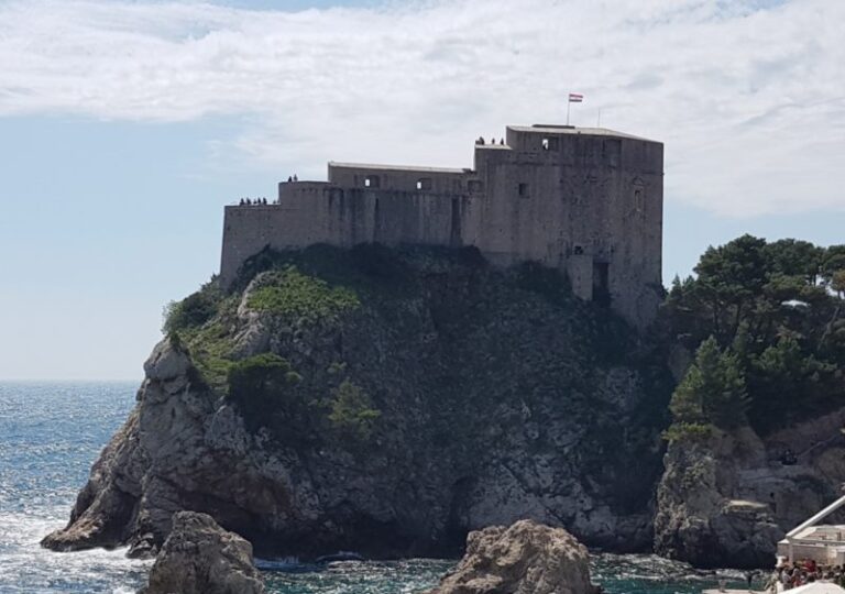 Muškarac pao s Lovrjenca, izvučeno tijelo iz mora