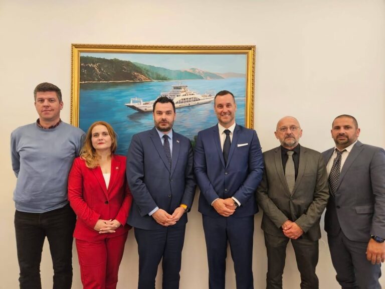 POTPISAN UGOVOR Dio učenika pomorske škole imat će priliku praksu odrađivati na brodovima Jadrolinije