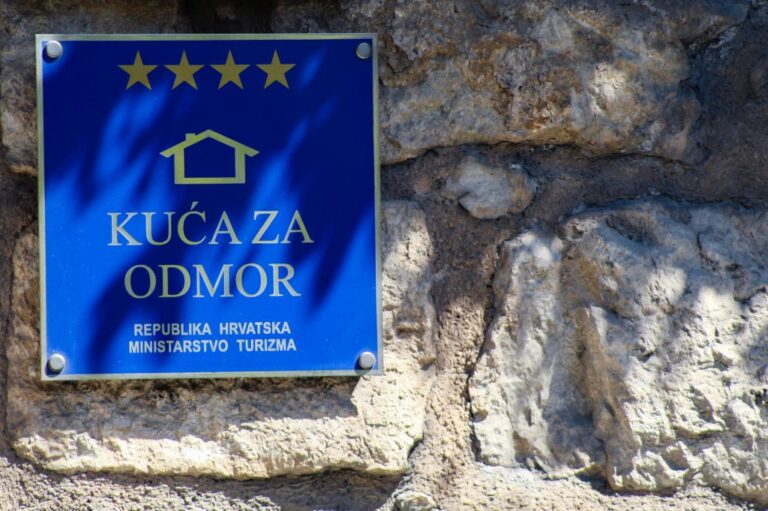 Dubrovnik u europskom frontu protiv apartmanizacije – EU donijela zakon o Airbnb-u, gradovi provode referendume, ukidaju key boxove, zabranjuju hotele