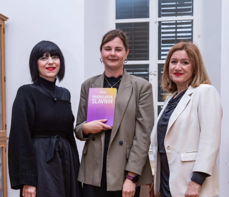 Knjiga Propaganda slavnih upozorava na opasnost nekritičke konzumacije sadržaja slavnih, koji često služe prodaji proizvoda, ideja ili političara