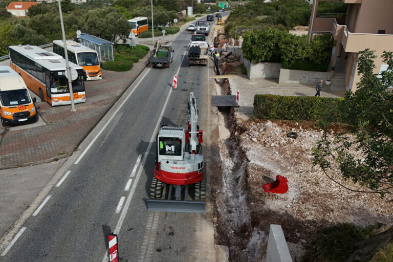 Radovi na Zvekovici u završnoj fazi, za danas planirana montaža rasvjetnih stupova