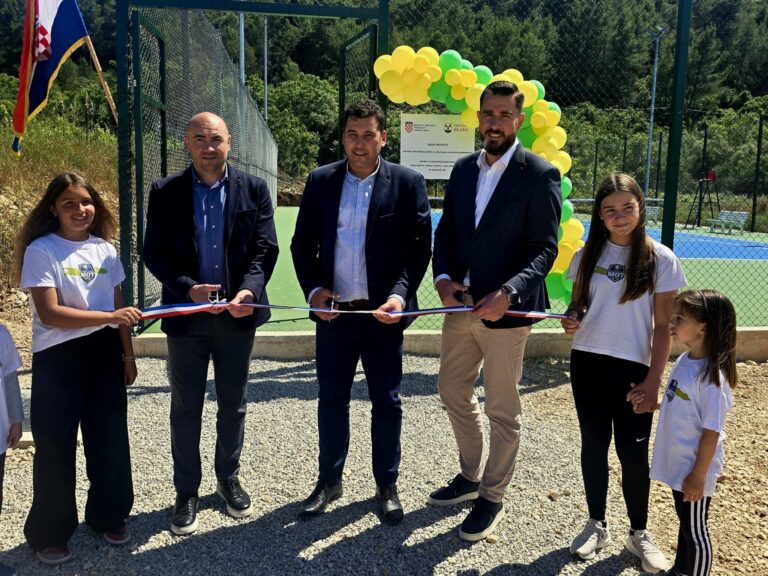 Župan Pezo u službenom posjetu Općini Blato, naglasak na ulaganjima u sportsku infrastrukturu