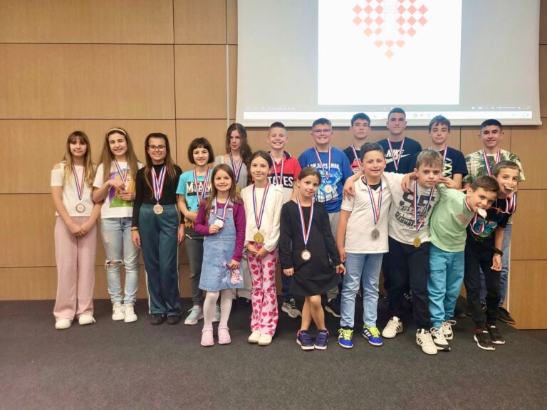 FOTO: Pojedinačno kadetsko prvenstvo Dubrovačko-neretvanske županije za 2026. okupilo 36 mladih šahista