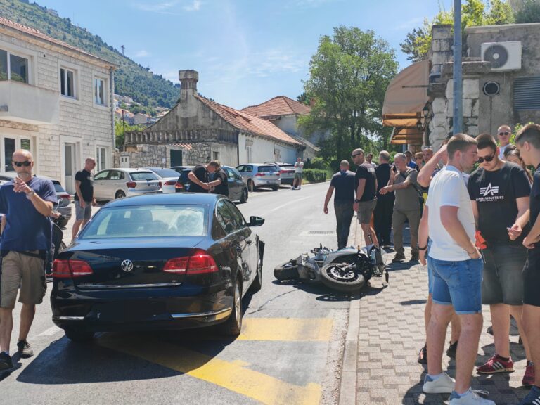 PROMETNA ISPRED SUDA Automobil udario motocikl