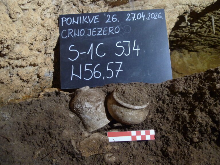 VELIKO OTKRIĆE U špilji Crno jezero pronašli terakotnu glavu grčke kazališne maske iz 4.-3. st. pr. Kr