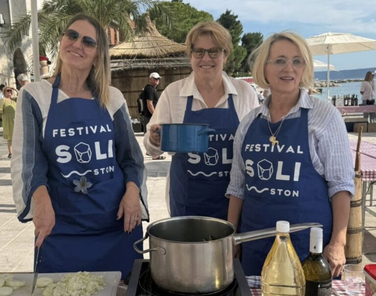 FESTIVAL SOLI U MAKARSKOJ Degustirao se rizot od motara