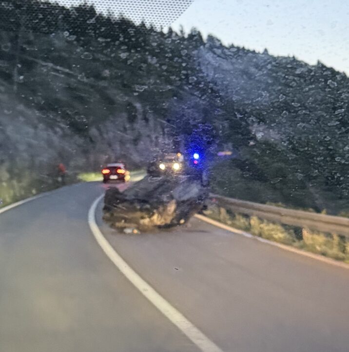 Automobil završio na krovu prije skretanja za Bosanku