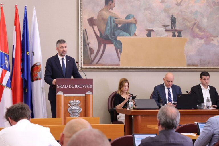 GRADSKO VIJEĆE IZ MINUTE U MINUTU Novi spomenik dubrovačkim braniteljima na Peskariji ?