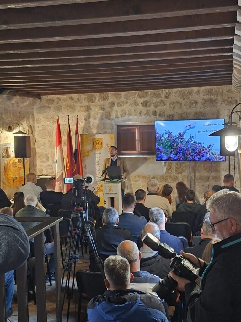 U Čelopecima se održava veliki  međunarodni skup pčelara: “Pčela i Mediteran: sinergija prirode, tradicije i znanosti u pčelarstvu”