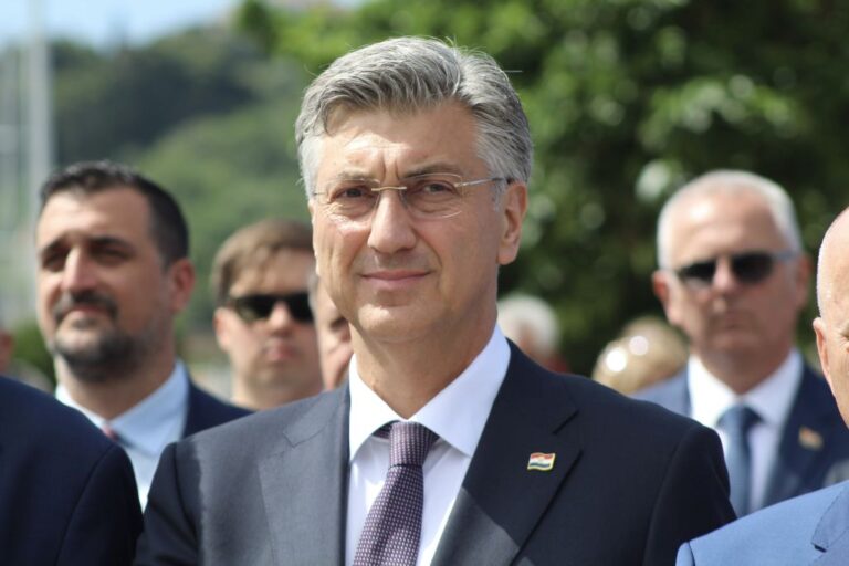 Plenković o velikim gužvama na jugu: ‘Trebamo riješiti brzu cestu do granice‘