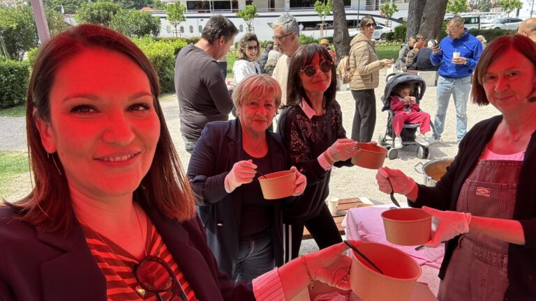 Esdepeovci dijelili grah u Gružu: Radnicima treba vratiti dostojanstvo