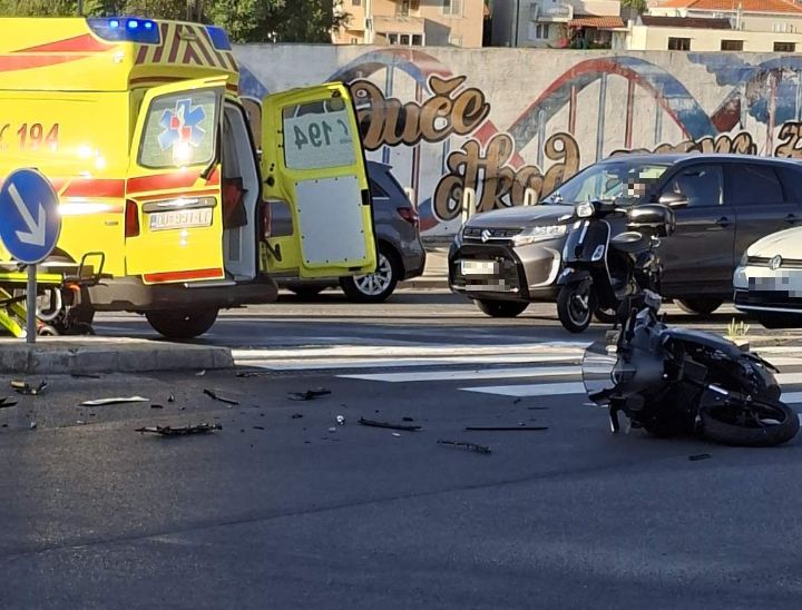 Na semaforima u Lapadu sudarili se automobil i motocikli