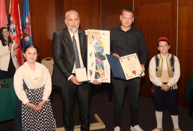 SVEČANA SJEDNICA OPĆINE DUBROVAČKO PRIMORJE: Dodijeljene nagrade laureatima Streljačkom klubu „Dubrovačko primorje“ te Maru Koli