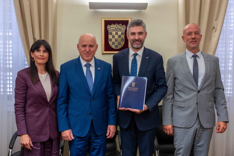 Potpisan ugovor o financiranju obnove Bogišićeva parka, bespovratno osigurano 1,4 milijuna eura