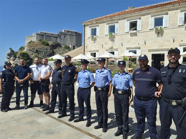 I ove godine strani policijski službenici u Dubrovniku brinu o sigurnosti građana i turista sa svojim hrvatskim kolegama