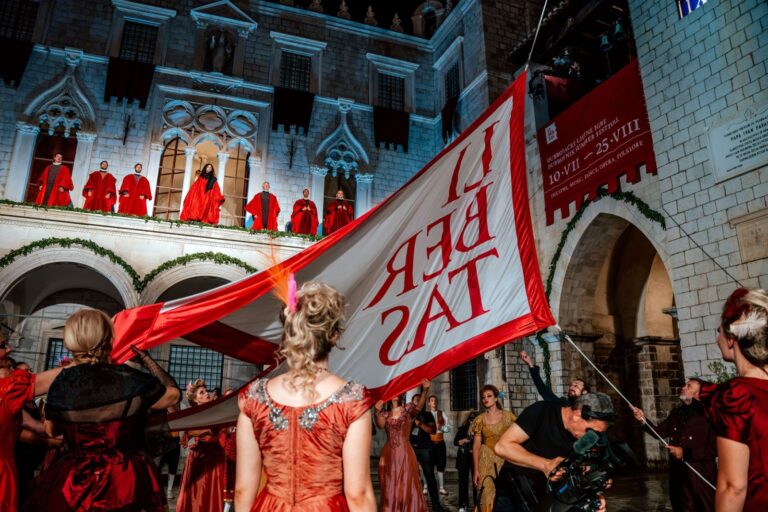 Produljeno radno vrijeme ugostiteljskih objekata u noći otvaranja Dubrovačkih ljetnih igara