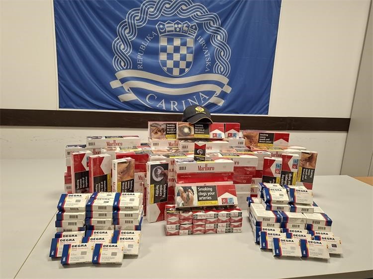 Dvoje Francuza u kamperu prevozili velike količine tableta za potenciju i cigareta. Otkriveni na Karasovićima