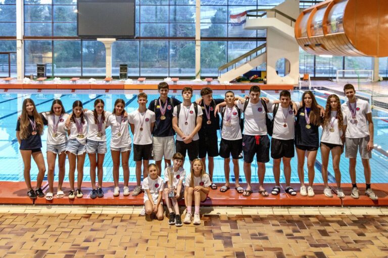 FOTO: Plivači PK Juga na trećem i četvrtom dijelu regionalnog prvenstva za dobne skupine osvojili čak 42 medalje