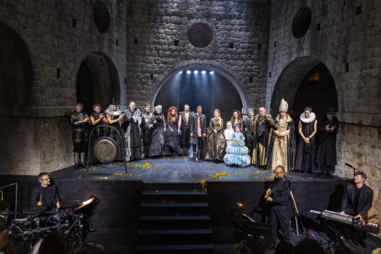 KAZALIŠNA KRITIKA Richard III W. Shakespearea je pravi repertoarni odabir – povijesni kontekst osuvremenjen odličnim songovima