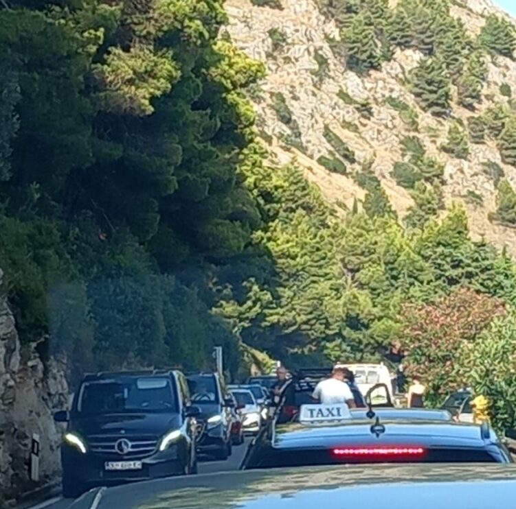 Sudar više vozila na Dupcu, promet se odvija ” mic po mic”
