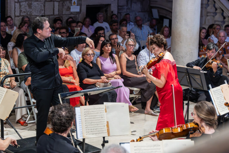 Violinistica Aiman Mussakhajayeva na Stradivari violini oduševila u Kneževu dvoru