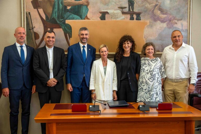 POTPISANI UGOVORI Kreće rekonstrukcija Biskupskog dvora u dječji vrtić