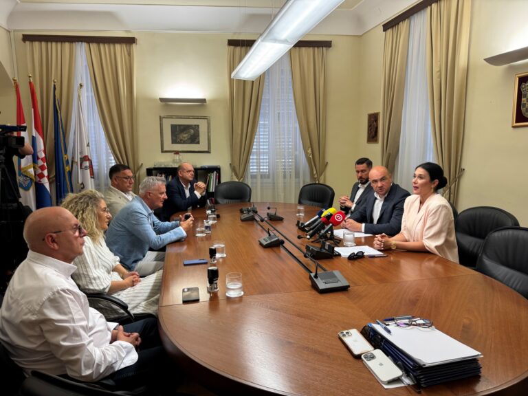 Župan potpisao ugovore za poticajne mjere za zdravstvene radnike