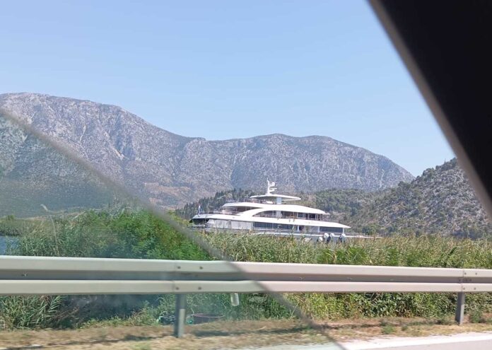 Jahta u Neretvi