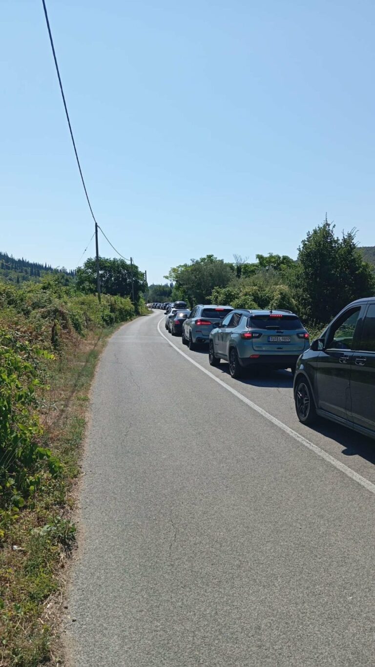 Razlog prometnog kolapsa na jugu Hrvatske “leži” na crnogorskoj granici