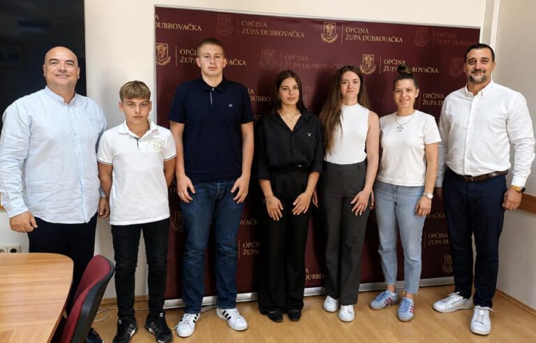 Matea Vlašić predsjednica je Savjeta mladih Općine Župa dubrovačka. Andrija Miletić izabran za zamjenika