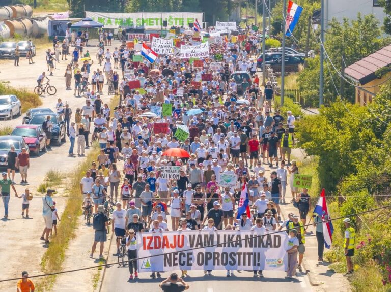 Organizatori današnjeg prosvjeda  uputili sedam zahtjeva Vladi