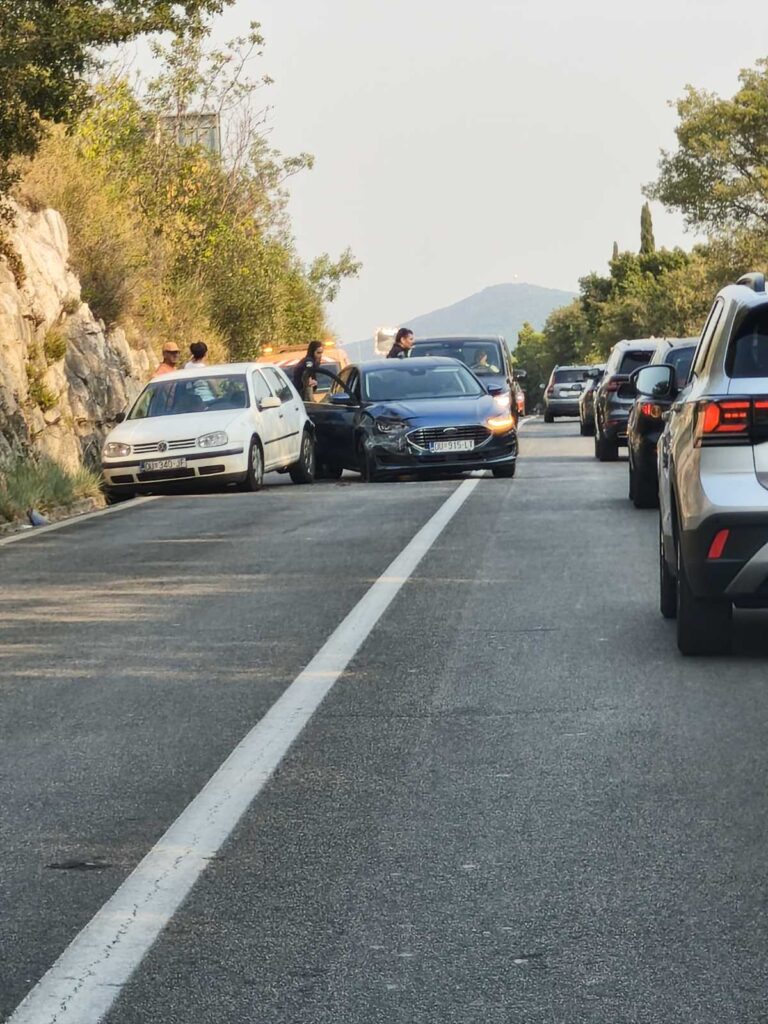 Vozači, oprez! Sudar u Močićima