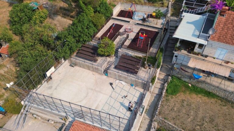 FOTO/Započeli radovi sanacije i obnove sportskog terena u Trstenom