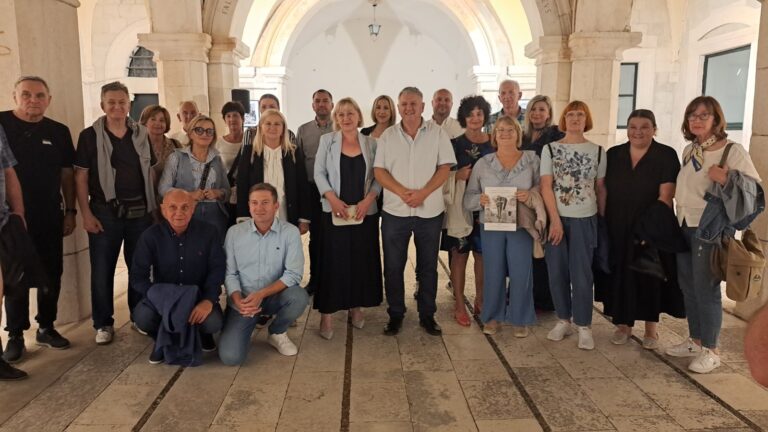 U Sponzi otvorena izložba fotografija “Istočna Slavonija u Domovinskom ratu”